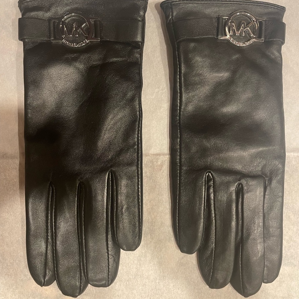 Black Michael Kors leather gloves